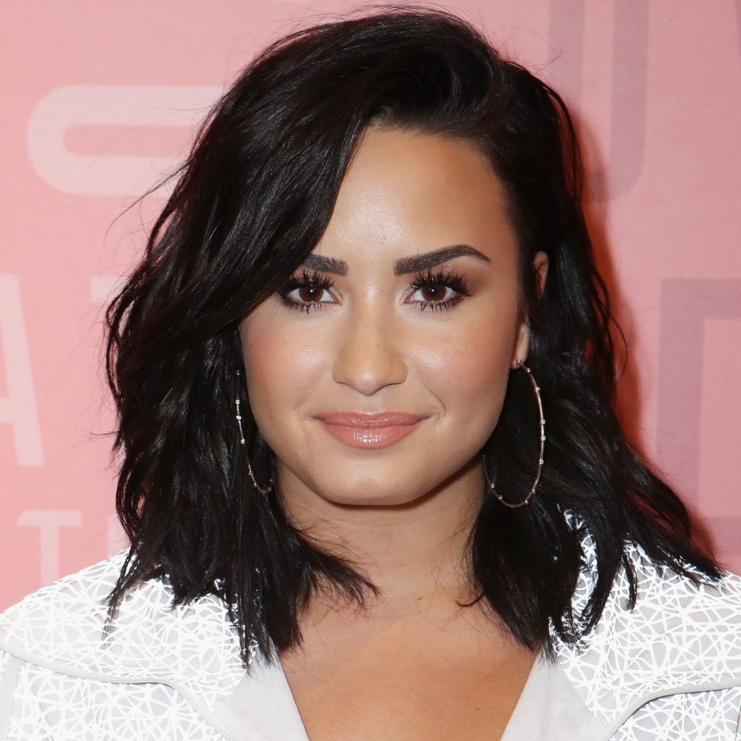 cortes de cabello para cara cuadrada Demi Lovato corte bob