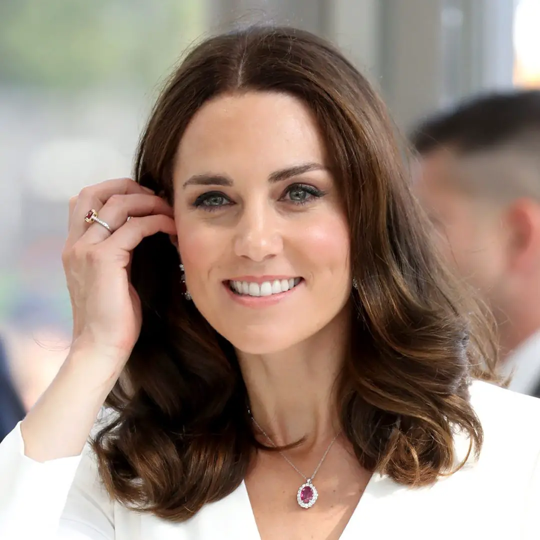 cortes de cabello para cara alargada Kate Middleton corte bob largo