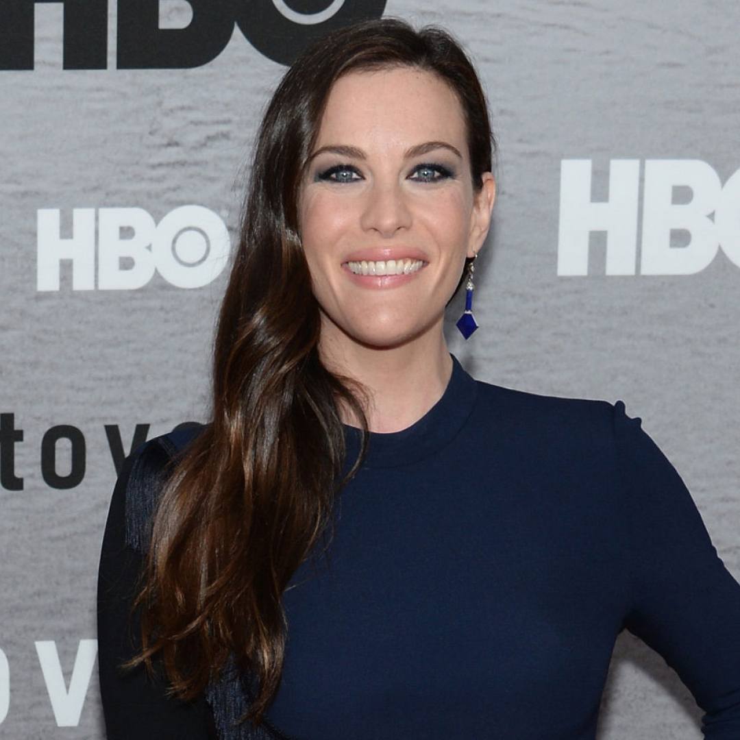 cortes de cabello para cara alargada Liv Tyler corte de cabello largo en capas