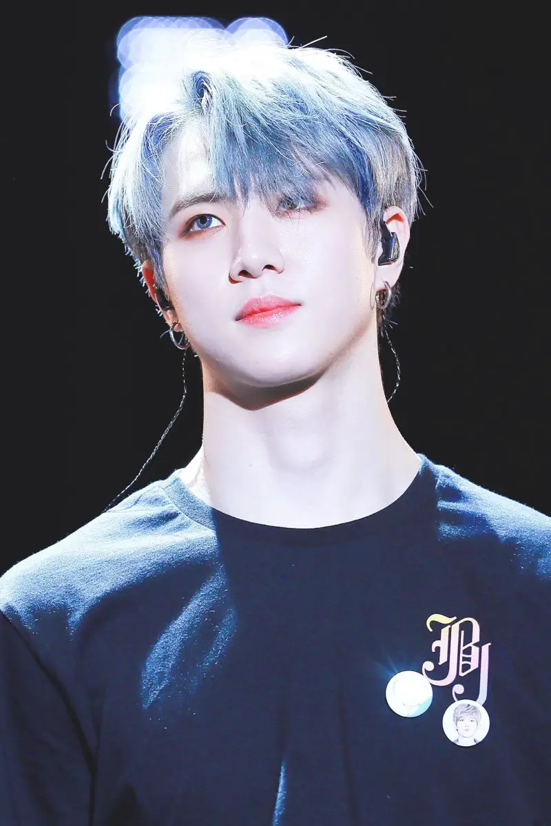 cabello color azul cielo Kim Dong Han DongHan