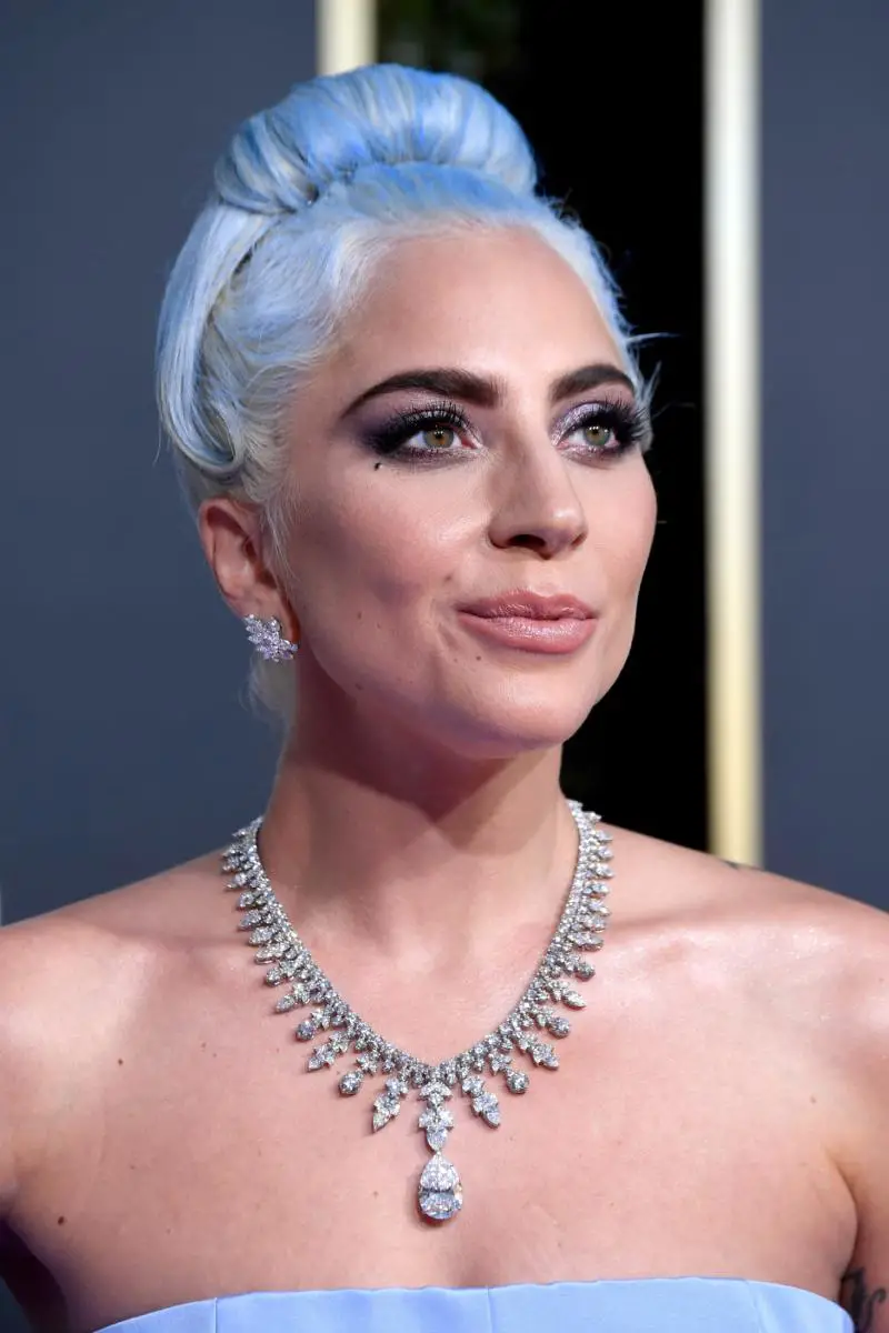 cabello color azul cielo Lady Gaga