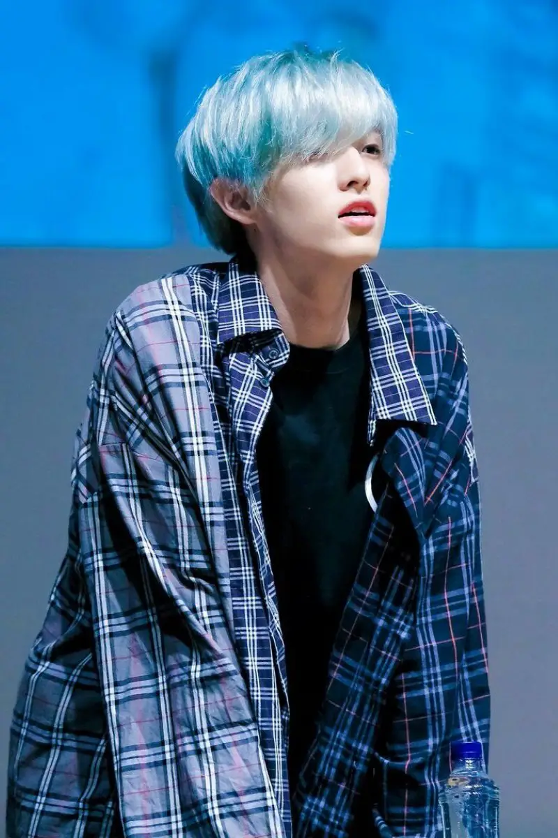 cabello color azul cielo Park Jae-hyung Jae pelo azul cielo