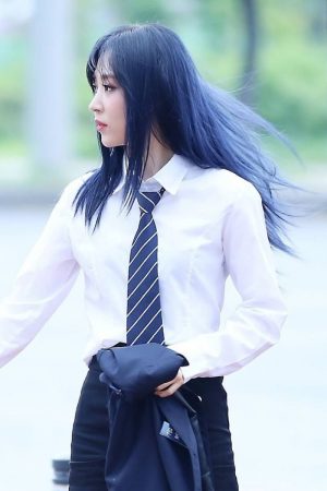 color de cabello negro azulado Moon Byul-yi Moonbyul