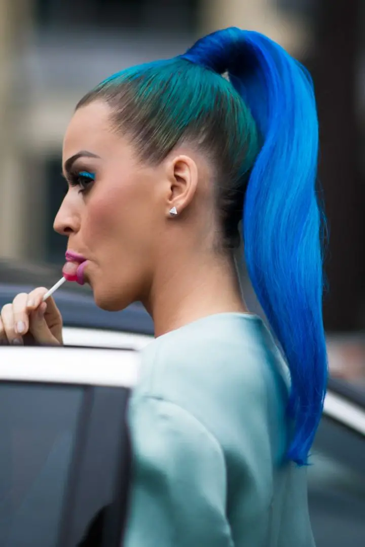 looks de cabello azul en mujeres Katy Perry