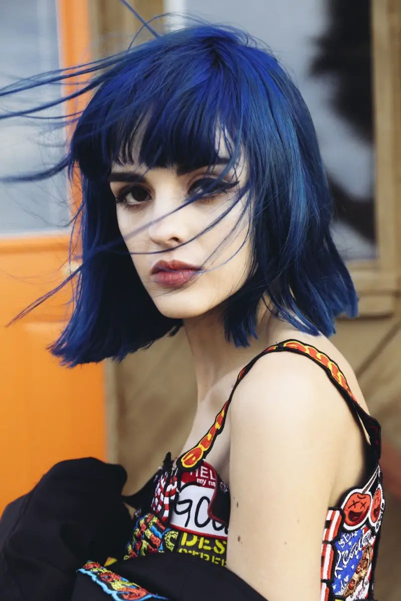 los mejores looks de cabello azul oscuro o cabello azul marino Sita Abellan