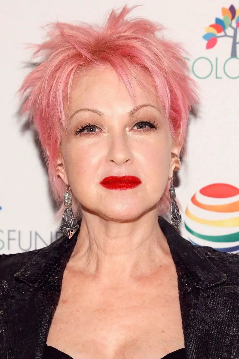 color de cabello rosa pastel Cindy Lauper