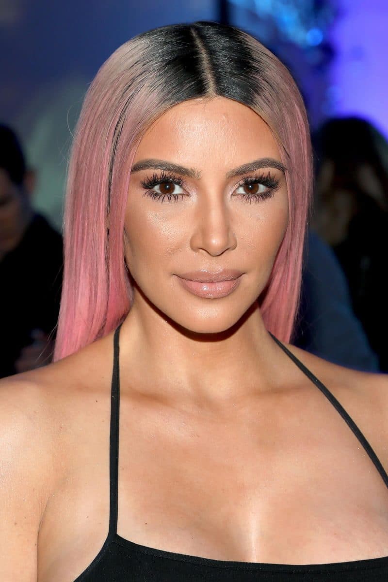 color de cabello rosa pastel Kim Kardashian